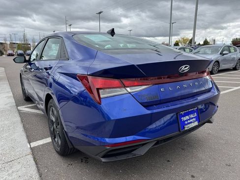 Used 2023 Hyundai Elantra SEL FWD image 5