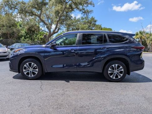 Used 2025 Toyota Highlander XLE AWD/4WD image 7