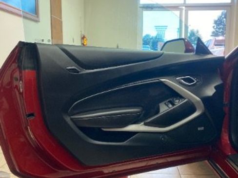 Used 2018 Chevrolet Camaro LT w/ Technology Package image 15