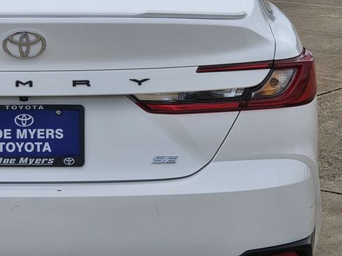Used 2025 Toyota Camry SE FWD image 9