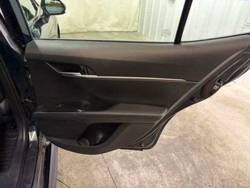 Used 2018 Toyota Camry SE w/ Moonroof Package FWD image 13