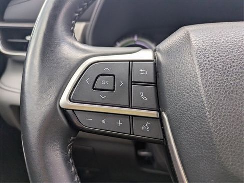 Used 2023 Toyota Highlander LE image 28