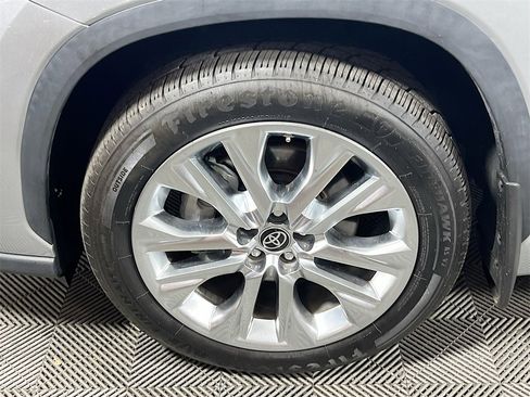 Used 2023 Toyota Highlander Limited image 28
