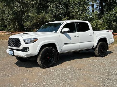 Used 2022 Toyota Tacoma TRD Sport w/ Black Out Package (TMS) AWD/4WD image 4