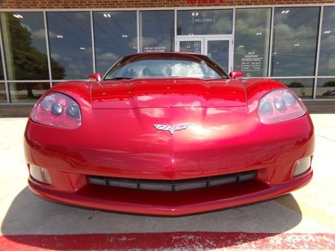 Used 2005 Chevrolet Corvette Coupe w/ Preferred Equipment Group RWD image 2