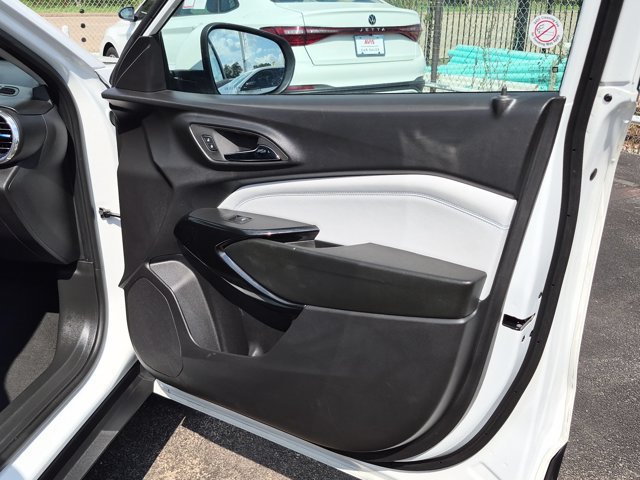 Used 2026 Chevrolet Trax LT FWD image 30