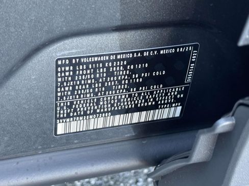 New 2025 Volkswagen Tiguan SE image 16