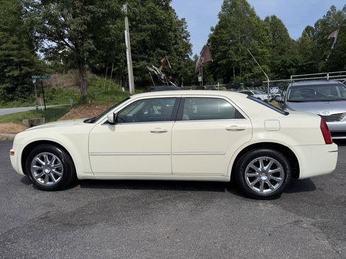 Used 2007 Chrysler 300 Touring L RWD image 4