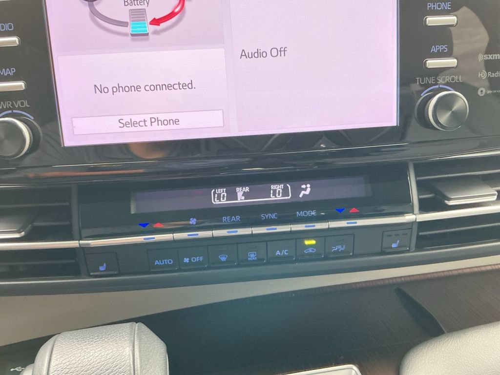 Used 2022 Toyota Sienna XLE FWD image 17
