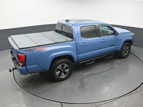 Used 2019 Toyota Tacoma TRD Sport AWD/4WD image 35