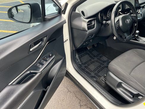 Used 2018 Toyota C-HR XLE image 16