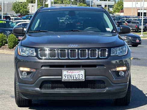 Used 2018 Jeep Compass Latitude w/ Popular Equipment Group FWD image 10