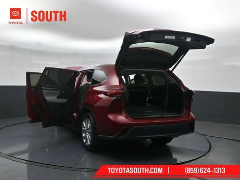 Used 2023 Toyota Highlander Limited AWD/4WD image 62