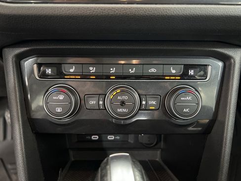 Used 2021 Volkswagen Tiguan SE image 16