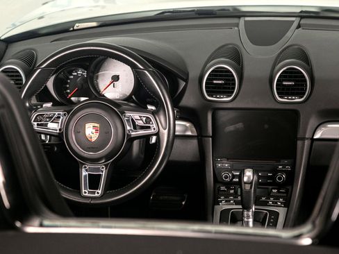 Used 2018 Porsche 718 Boxster S image 26