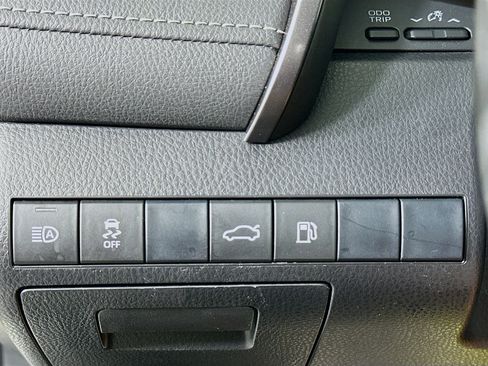 Used 2018 Toyota Camry SE image 17