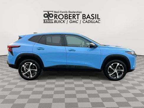 Used 2024 Chevrolet Trax RS FWD image 9