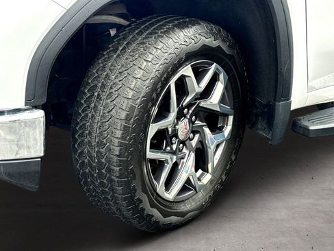 Used 2022 GMC Sierra 1500 SLT image 18