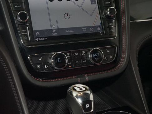 Used 2020 Bentley Bentayga AWD/4WD image 15
