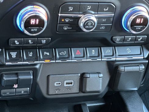 Certified 2020 GMC Sierra 2500 AT4 w/ AT4 Premium Package image 21