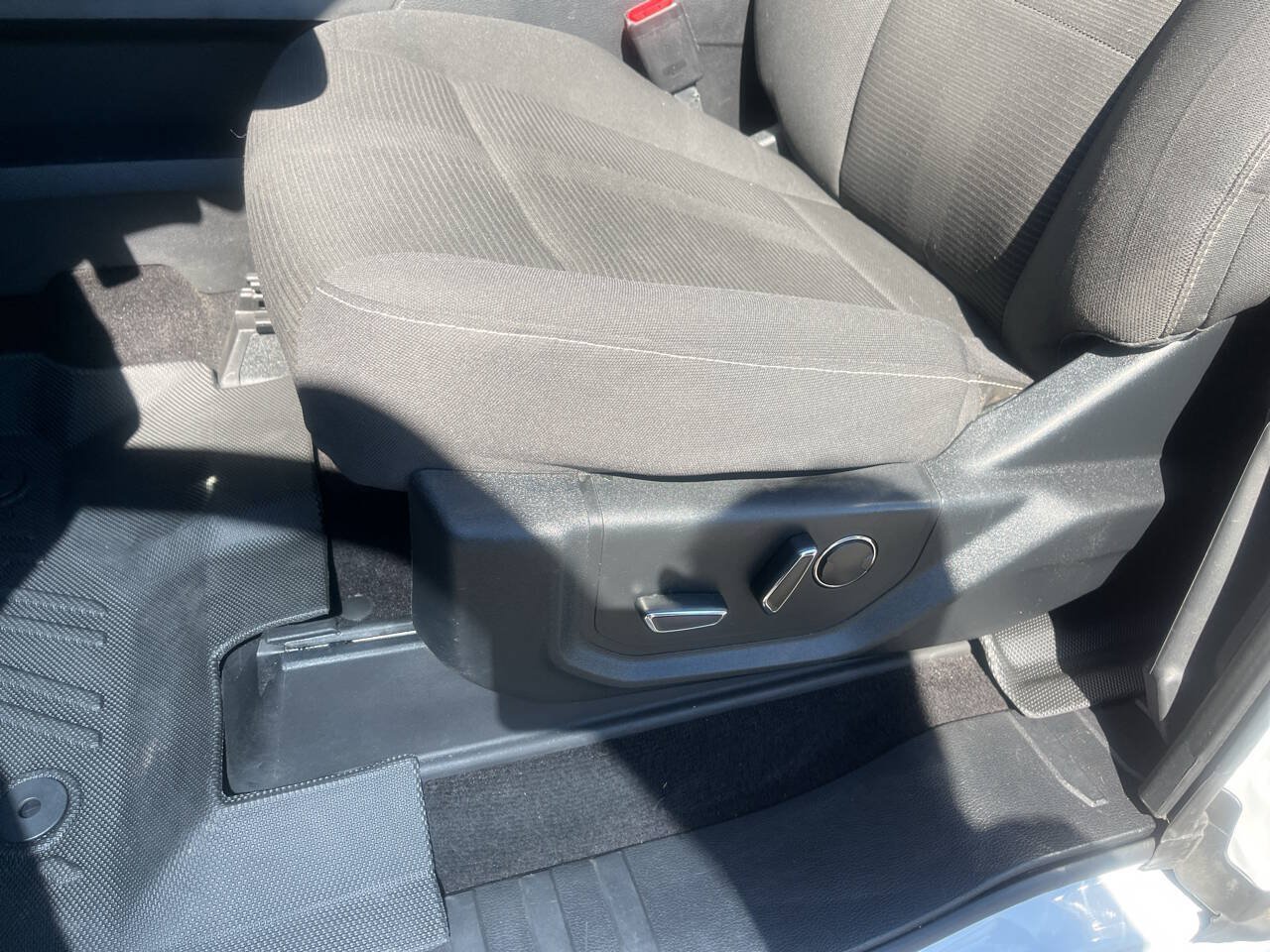 Used 2016 Ford F150 XLT w/ Equipment Group 302A Luxury AWD/4WD image 19