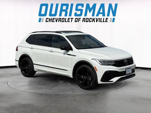 Used 2024 Volkswagen Tiguan SE R-Line AWD/4WD image 1