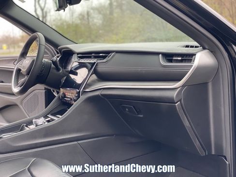 Used 2024 Jeep Grand Cherokee L Limited w/ Luxury Tech Group II image 18