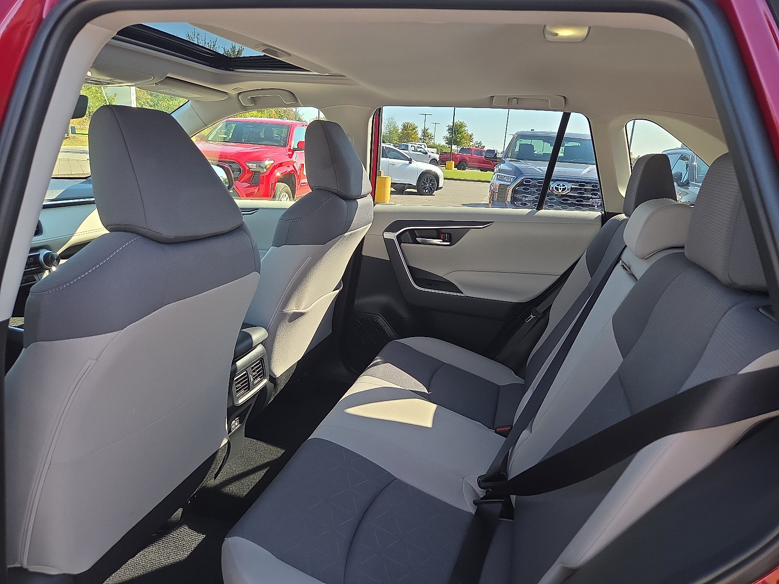 Used 2025 Toyota RAV4 XLE w/ Convenience Package AWD/4WD image 10