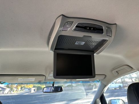 Used 2015 Toyota Sienna SE image 15