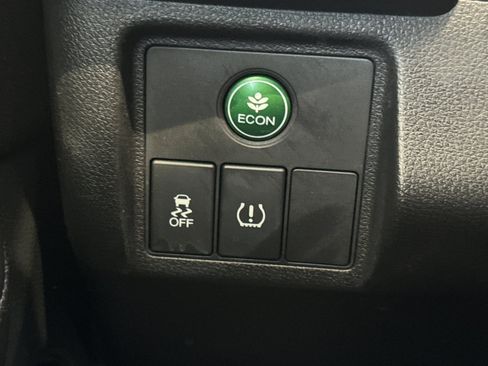 Used 2018 Honda HR-V EX image 36