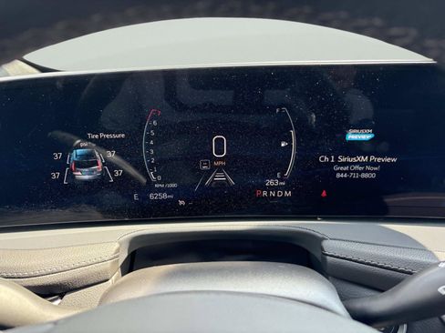 Used 2024 Cadillac XT4 Luxury w/ Cold Weather Package FWD image 35