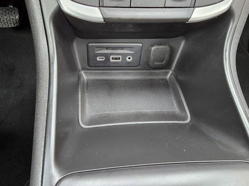 Used 2023 GMC Terrain SLT image 25