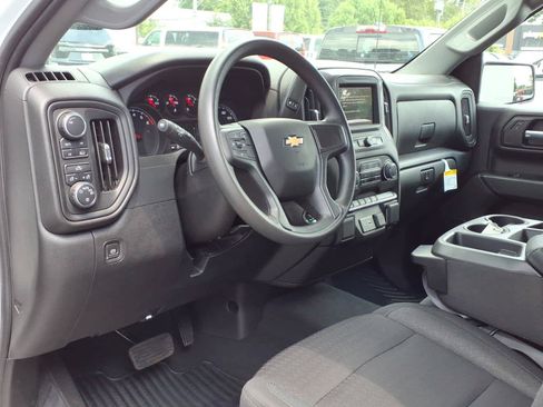 Used 2023 Chevrolet Silverado 1500 Custom AWD/4WD image 9