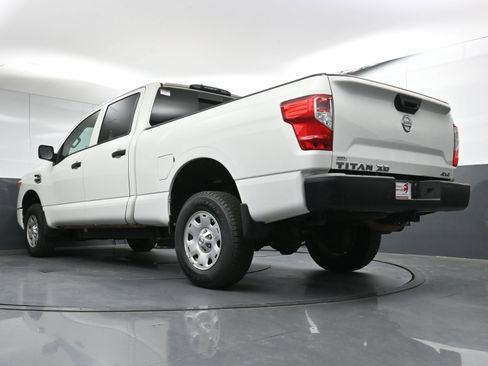 Used 2022 Nissan Titan S image 29