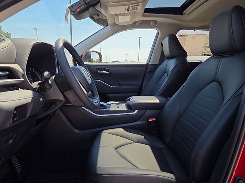 New 2026 Toyota Highlander XLE AWD/4WD image 10