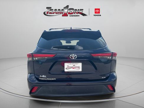 Used 2023 Toyota Highlander XLE FWD image 6