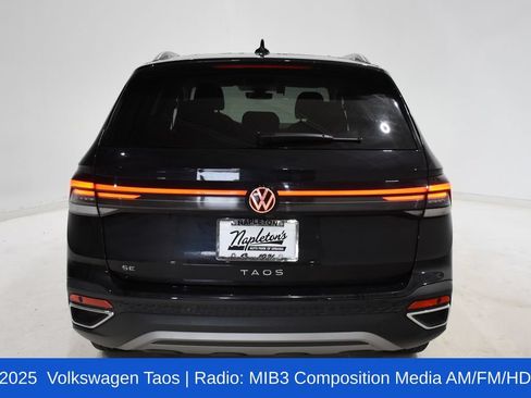 Used 2025 Volkswagen Taos SE FWD image 5