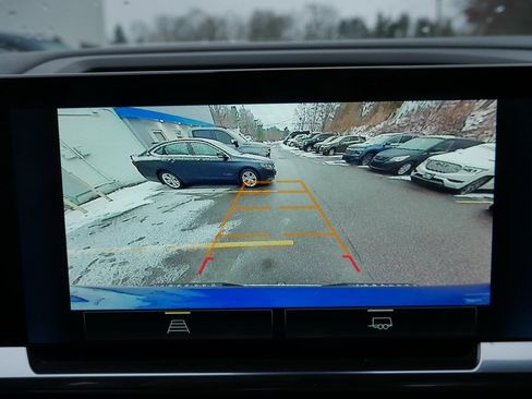 Used 2022 Chevrolet Silverado 1500 LT w/ Z71 Off-Road Package image 17