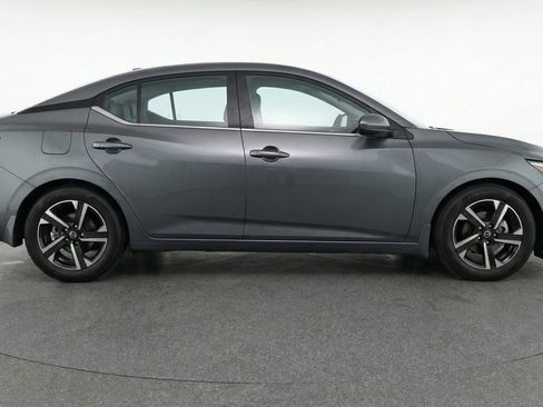 Used 2025 Nissan Sentra SV image 9