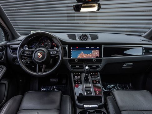 Certified 2023 Porsche Macan AWD/4WD image 11