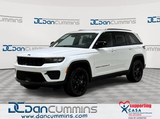 Used 2023 Jeep Grand Cherokee Altitude AWD/4WD video 1