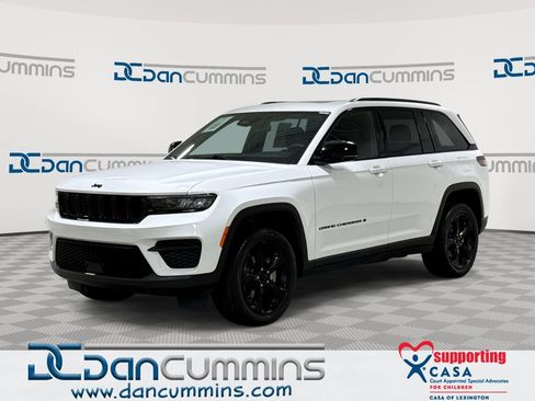 Used 2023 Jeep Grand Cherokee Altitude AWD/4WD image 1