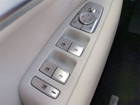 Certified 2025 Genesis G70 2.5T image 22