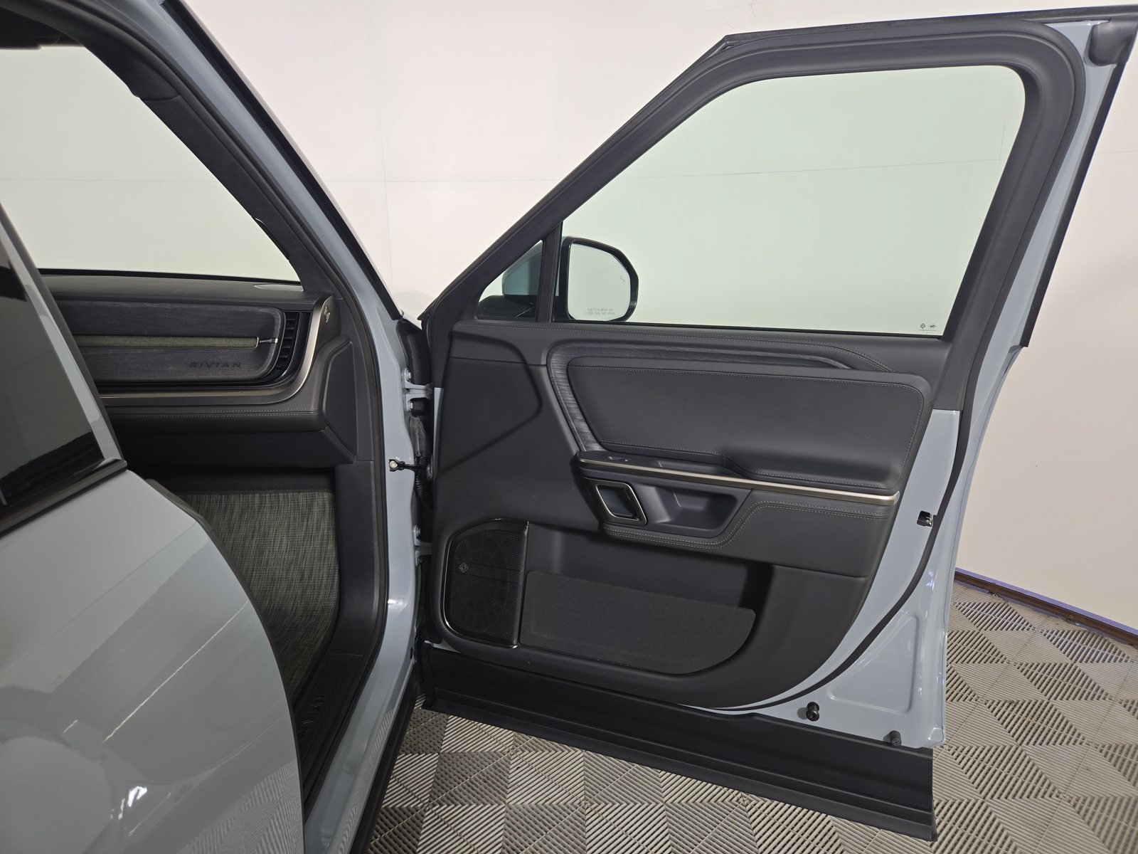 Used 2024 Rivian R1S Adventure Quad AWD/4WD image 18