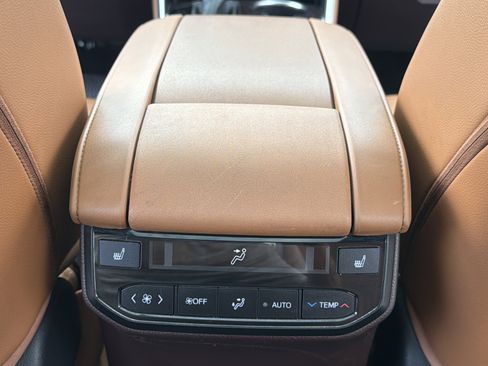 Used 2020 Toyota Highlander Platinum FWD image 32