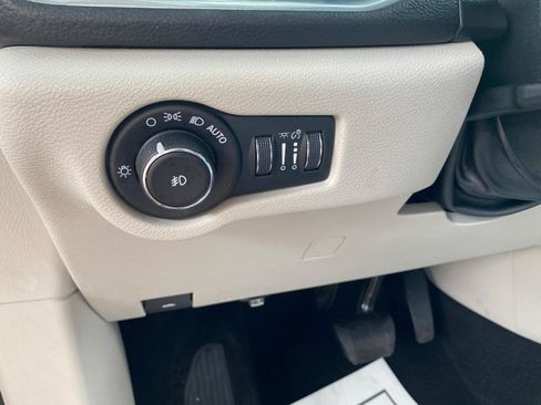 Used 2018 Chrysler Pacifica Limited FWD image 69