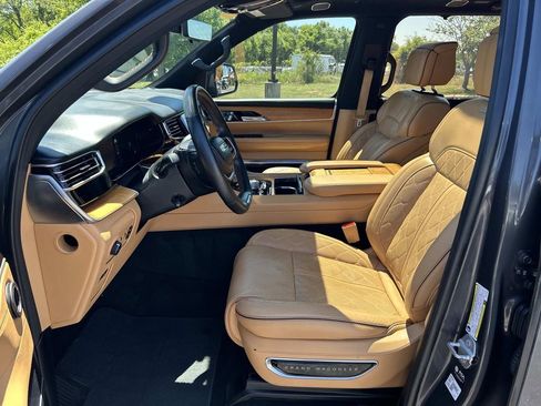 Used 2022 Jeep Grand Wagoneer Series III AWD/4WD image 27