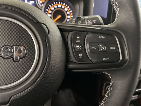 Used 2025 Jeep Wrangler Sport S AWD/4WD image 21