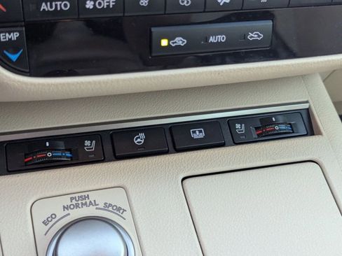 Used 2013 Lexus ES 350 w/ Luxury Pkg image 11