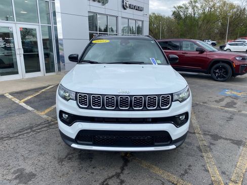 Used 2025 Jeep Compass Limited AWD/4WD image 8